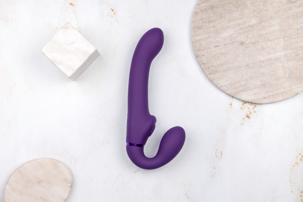 VIVE Ai Dual Vibrating & Air Wave Tickler Strapless Strapon Purple